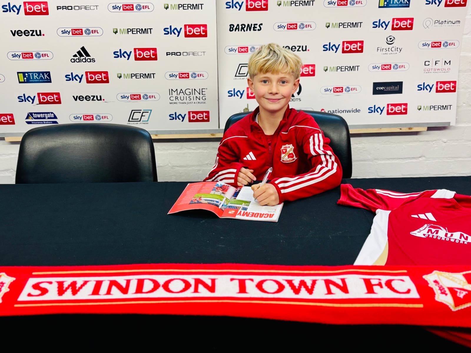 Levi: Signs with Swindon Town